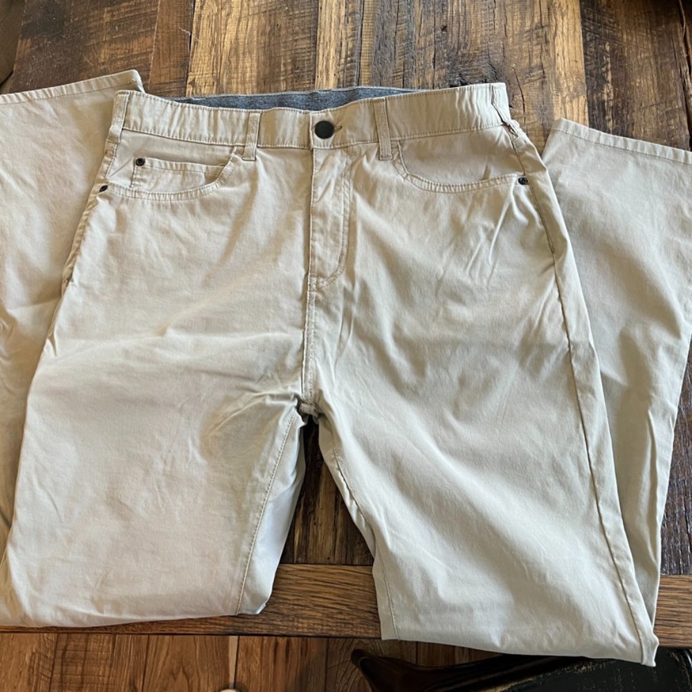 Denali Straight leg flat front pants. Tan 32X32